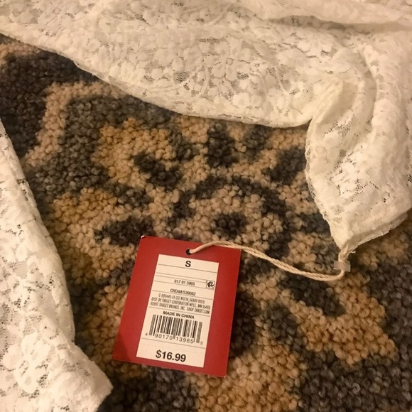 Bell Sleeve White Lace Blouse - Picture 2 of 4